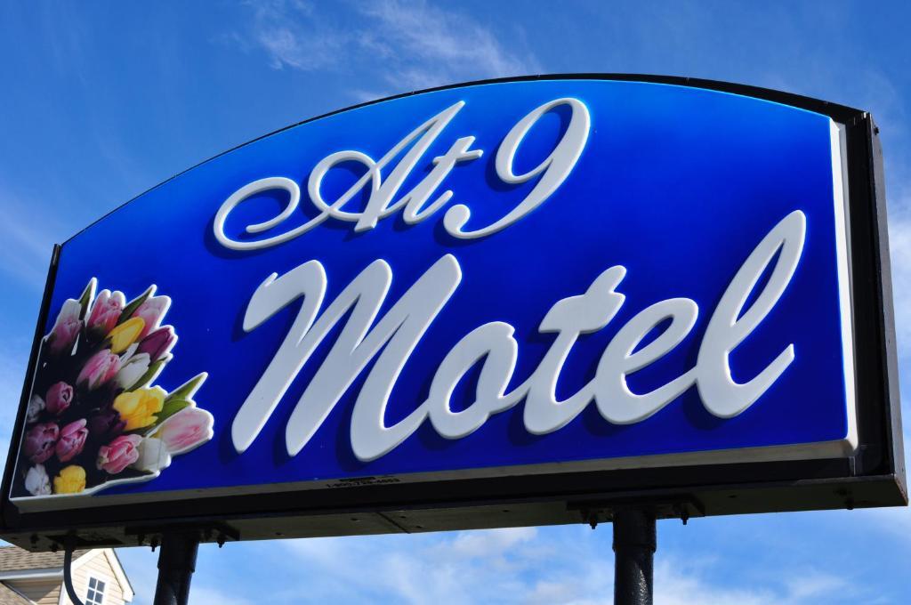 At 9 Motel Howell Exterior photo
